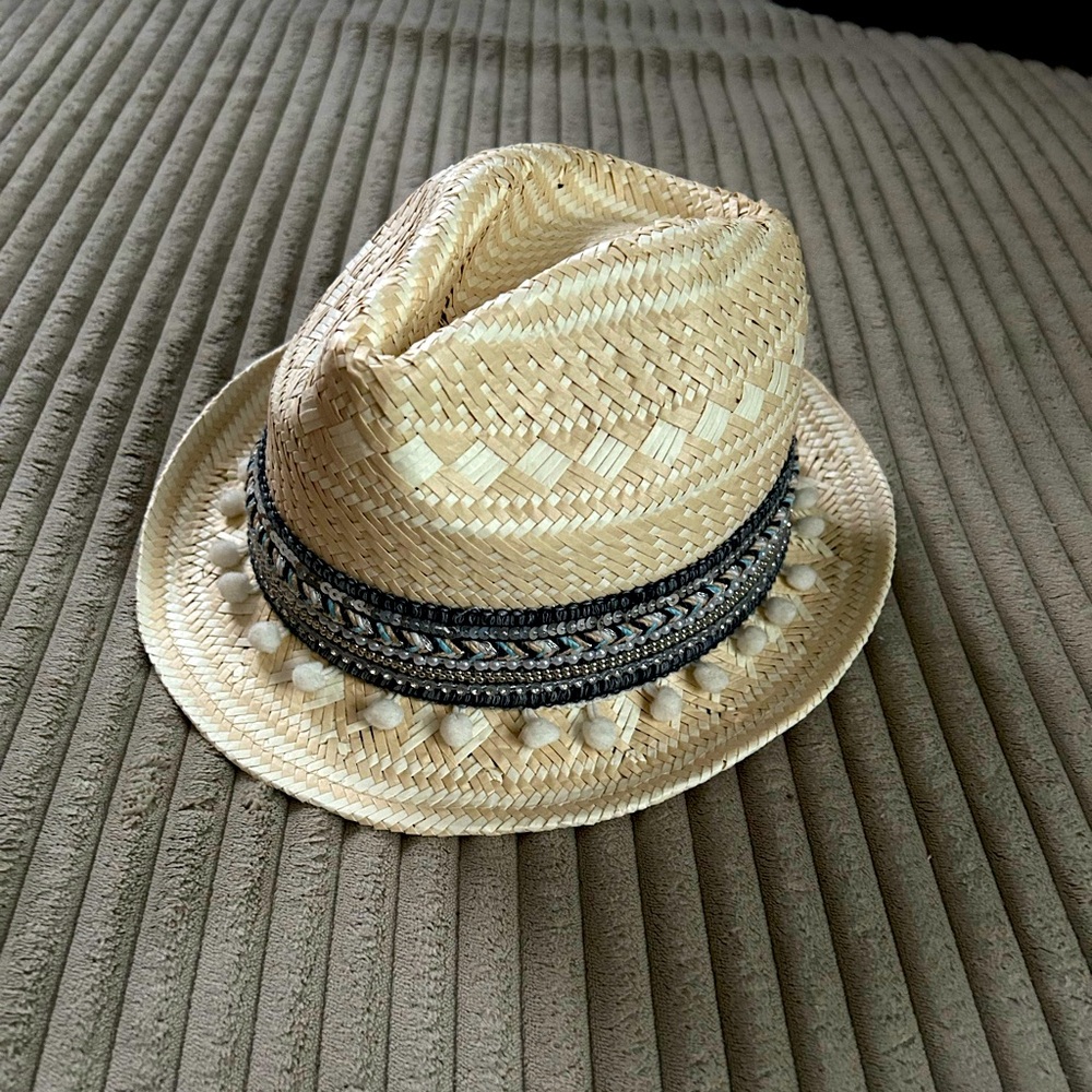 Stylish Straw Fedora with Decorative Band